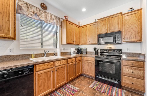 Gold Canyon House | Serene home with mountain views, enclosed yard, patio, grill & AC - near golf