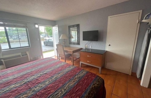 Brownsville Hotel | Serene Unit w/Free Parking + Pool Close to Zoo & Sunrise Mall