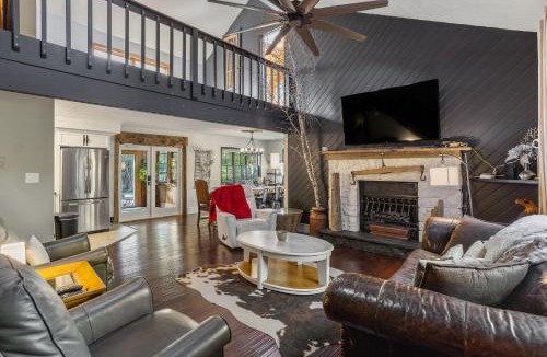 Long Pond House | Serene Whitetail Retreat Entertainment Galore