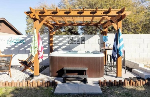 Tempe Apartment | Shady Spaces & Safe, Soaker Tub Kids Paradise