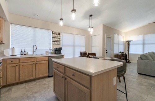Avondale House | Single Story, Dog Friendly, Great Location Near Dining, Shopping + Major Sports Venues, BBQ, WIFI