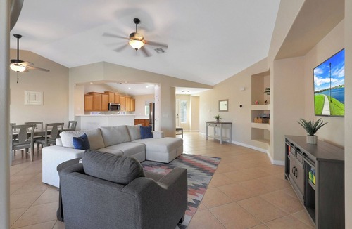 Goodyear House | Single story Goodyear property w/pool. Near spring training & Phoenix Raceway!
