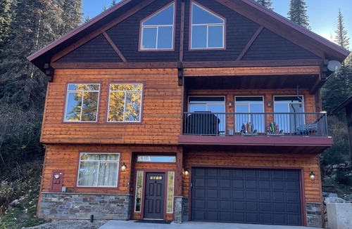 Sandpoint Ski Chalet | ❄Ski in/out❄- Best Group Rental on Schweitzer- Book now for holidays!