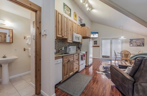 Sandpoint Condo | Ski in Ski out 3 bed/2bath+, with hot tub and lake views.