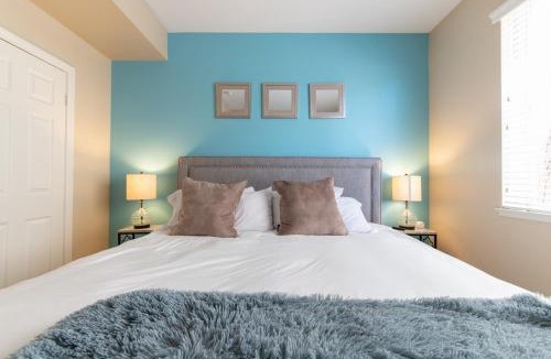 Valencia Apartment | Sky Luxury 2BDRM Suite Deluxe Living Cali