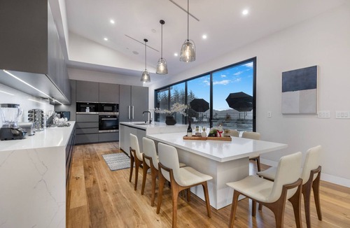 Los Angeles House | Skyline Luxury Haven - Singular Skyline Escape with Endless Valley Views
