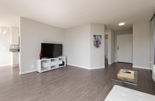 Norma Triangle Apartment | Skyline Palms 1-Bedroom with Roof-Top Pool