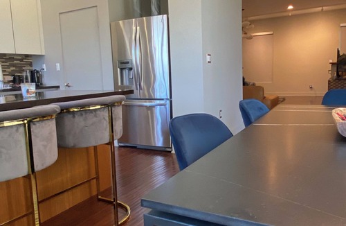 Faircrest Heights House | Skyview Suites & Estate Prime Beverly Hills Adjacent Stay with WiFi + Laundry