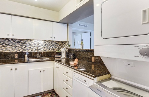 Cloisters Apartment | Sleek Phoenix Condo: Walk to Biltmore Fashion Park