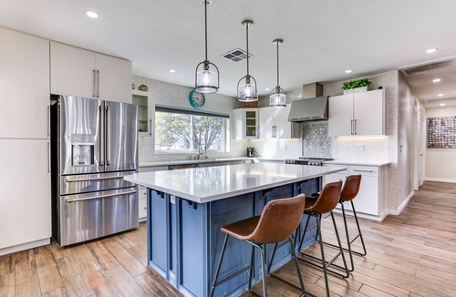 Paradise Valley Village Cottage | Sleek Phoenix Paradise w/ Outdoor Pool + Fire Pit!