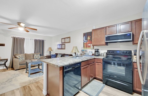 Mercedes House | Sleeps 10 Game Room + Pool Table Truck Parking