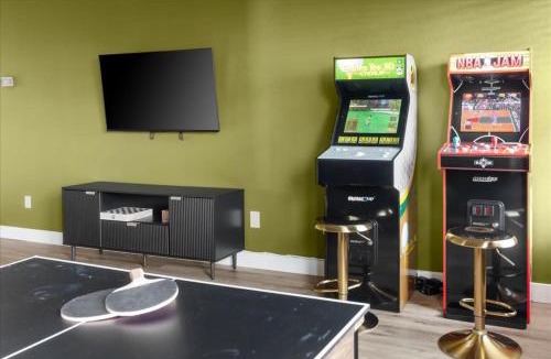 Alta Vista Estates House | Sleeps 16 Pool Hot Tub Sport Court Game Room