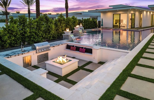 Indio Villa | Sleeps 23 Private Pool + Pickleball + Putting Green Near La Quinta | Bravo