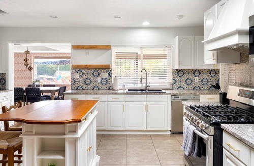 Shea North Estates House | Sleeps 24, FREE Heated Pool, Pickleball, Theater