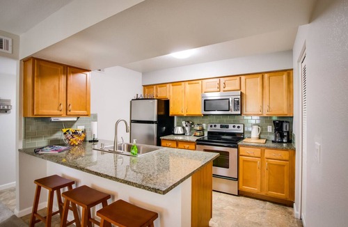 Tempe Condo | SLEEPS 6 Beautiful, Fully Furnished Condo - Great Price, Perfect Location!