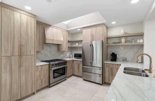 Coronado House | Sleeps 8 | Pool | Centrally Located Oasis