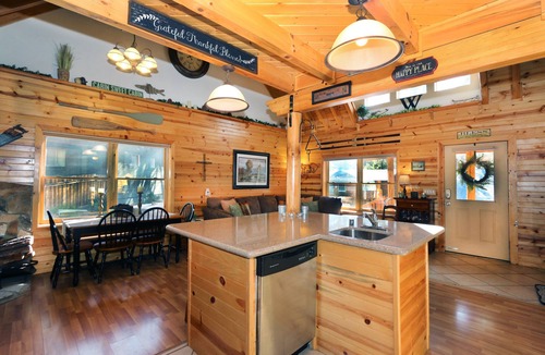 Green Valley Lake Cabin | SNOW PLAY LOG CABIN - Near Skiing! ASK ABOUT SPECIALS! Weekly or Book 4 Get 2