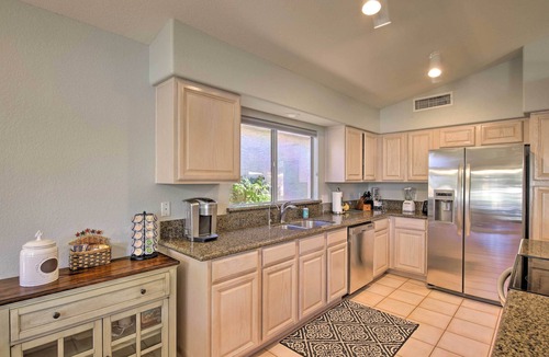 Pueblo Village House | Snowbird & Golfer Oasis! Lake-View Peoria Retreat