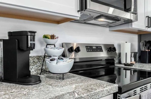 Peter Howell House | Soorya Hacienda 5 Bed 4 bath and Close to UofA