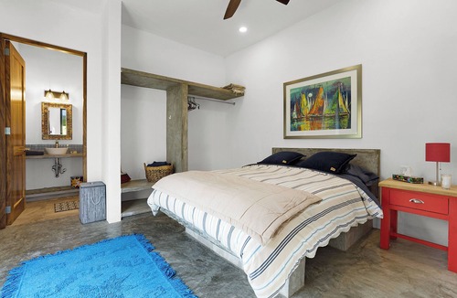 La Ventana House | South Beach Quiet Spacious 1BR/1BA - Beach Across Street