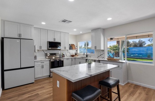 Desert Foothills Estates House | South Mountain FREE HEAT Pool & Hot Tub Close to Trails & Park NEW
