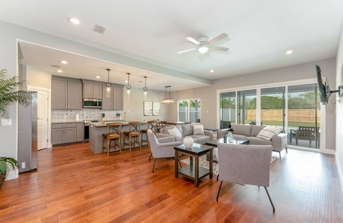 Laguna Vista House | South Padre Island Luxury 4-Bedroom Home with Private Pool and Hot Tub