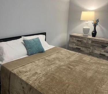 Brownsville House | South Texas Getaway King Size & Double Queen