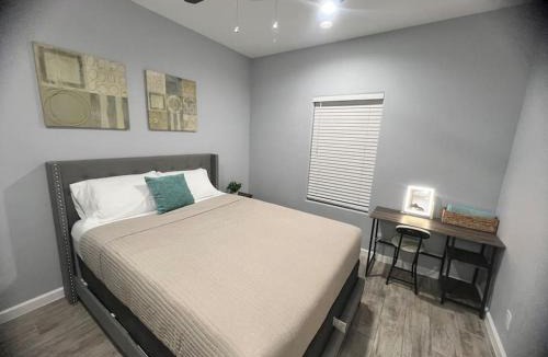 Brownsville House | South Texas Getaway King Size & Double Queen