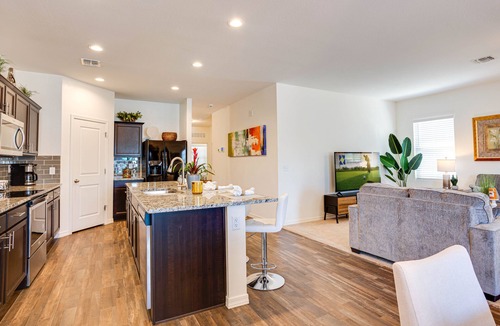 Maricopa House | Spa- Huge Backyard- Foosball- New! 30 Night Min.