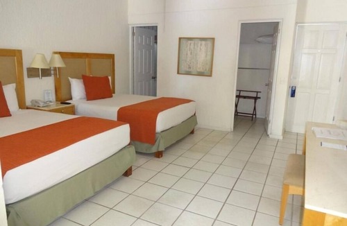 Campo de Golf Fonatur Hotel | Spacious 1BR Condo Walking Distance to Punta Sur Golf Course