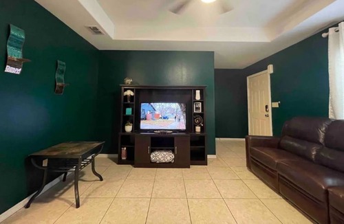 Edinburg Apartment | Spacious 2 bedroom Apt Newly furnished near UTRGV.