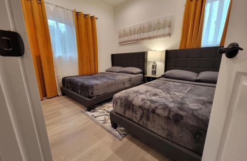 Pico - Robertson Apartment | Spacious 2-Bedroom, One and a Half Bath Home in Pico-Robertson Near Beverly Hills and Cedars-Sinai