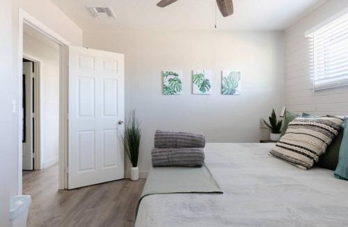 Gilbert Apartment | Spacious 2BR Condo, Steps to Downtown Gilbert, King Bed & Laundry