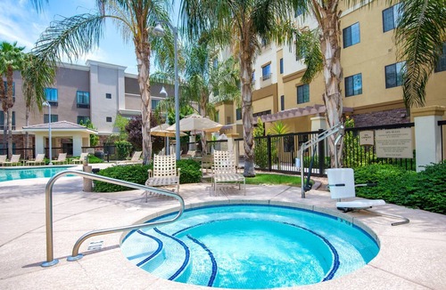 Glendale Sports and Entertainment District Apartment | Spacious 2BR Suite | Pool, Hot Tub & Hot Breakfast