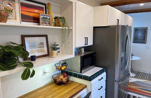 Oak Park Apartment | Spacious 3-bedroom Victorian Steps from Everything