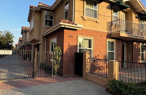 San Gabriel House | SPACIOUS 3-bedroom house FREE PARKING & Centrally Located Disney & Universal