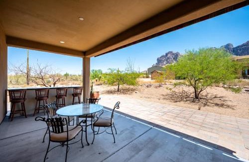 Apache Junction House | Spacious 3BR Retreat - Mountain Views