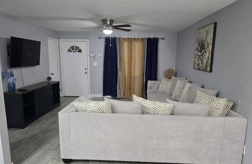 Maryvale House | Spacious 4-bedroom house in amazing Phoenix with cool AC and Pool