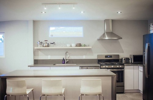 Sherwood Forest and Thistle Development House | Spacious 4-Bedroom Pool House - 10 Mins to Disneyland - AC, Fast WiFi, BBQ