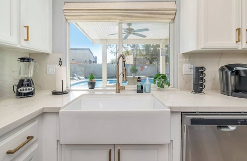 Greenacres House | Spacious 4-bedroom house with Pool, Fun BackYard & Amazing Game Room