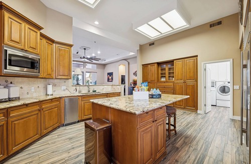 Val Vista Lakes House | Spacious 4BR , 3 bath Family Home - Spa Pool and Water View
