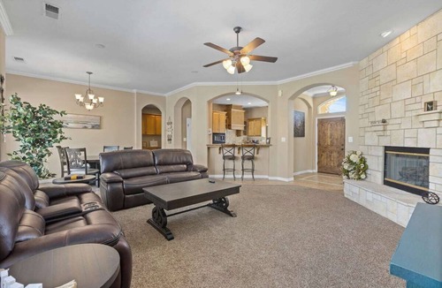 Greenacres House | Spacious 4BR 3BA Home KING Suite Pool Sleeps 8