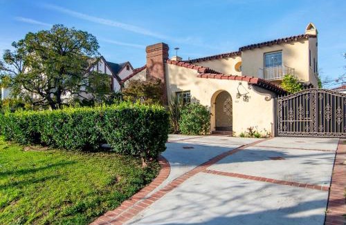 Greater Wilshire - Hancock Park House | Spacious 4BR Spanish Villa In Hancock Park