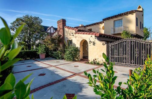 Greater Wilshire - Hancock Park House | Spacious 4BR Spanish Villa In Hancock Park