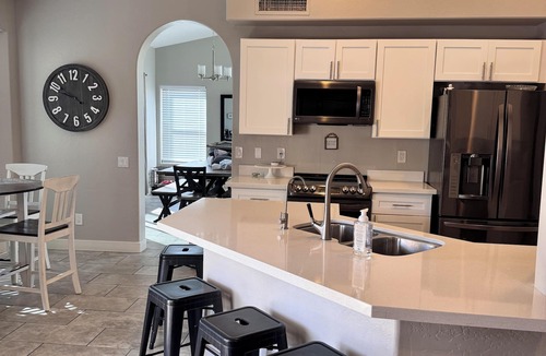 Val Vista Lakes House | Spacious 5 bedroom home with pool and games.