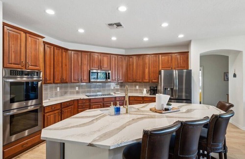 Palm Valley House | Spacious 5-bedroom house with Heated Pool, hot tub and fire pit.
