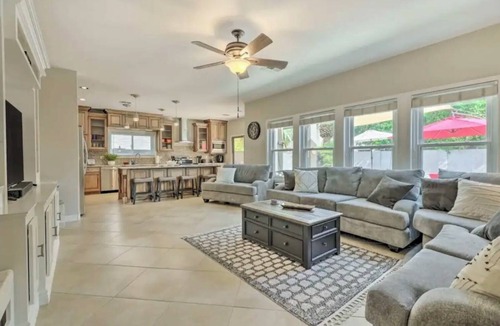 Gilbert House | Spacious 5-bedroom house with Heated & Cooled Pool, Hot Tub & Movies!
