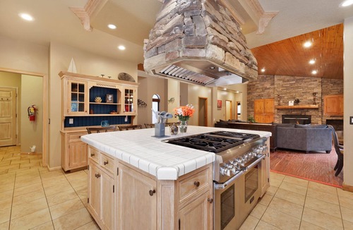 Evergreen Estates Cabin | Spacious 5BR Mountain Estate: 5-Car Parking, Pet-Friendly, Deck & Hot Tub