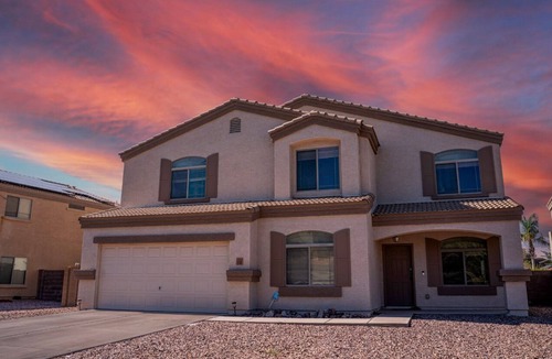 Mission Valley House | Spacious 6-bedroom ,4 bath house in awesome Casa Grande with WiFi, AC !