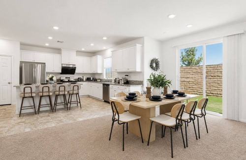 Ontario House | Spacious 7BR/10 Beds/Prime Location/Central